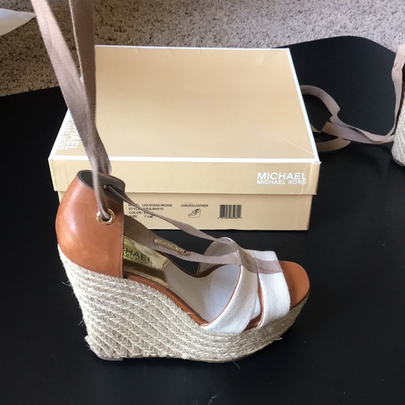 Michael Kors Las Rosas wedge, canvas leather, ecru. - Picture 3 of 6